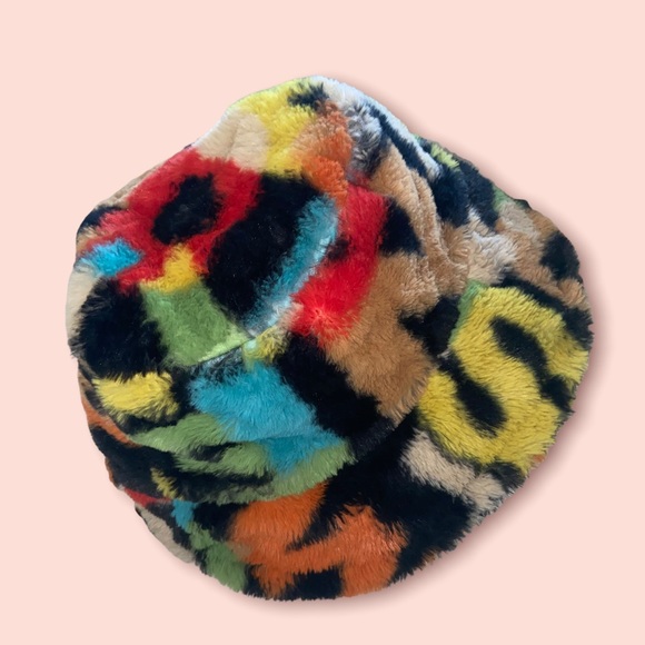 Color Block Plush Bucket hat - Picture 2 of 3